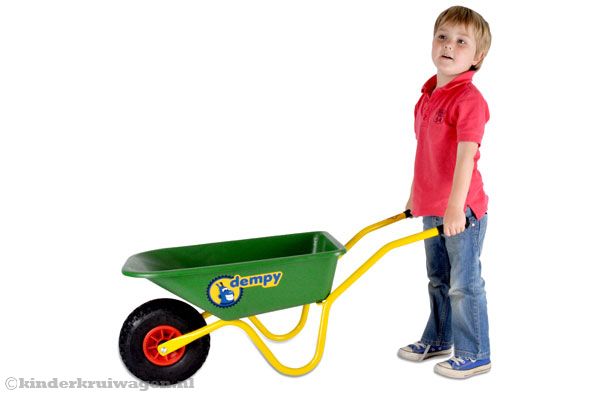 Papa en mama helpen in de tuin!