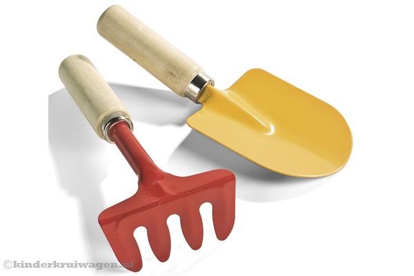 Inclusief schepje en harkje.